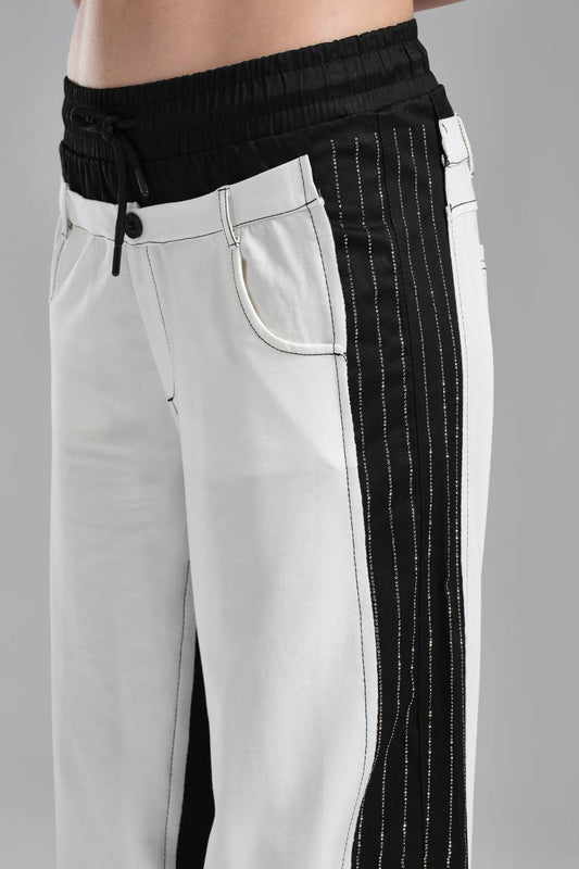 Jogger pants in crystal lines