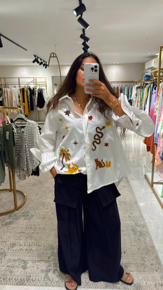 Ruffles shirt in white